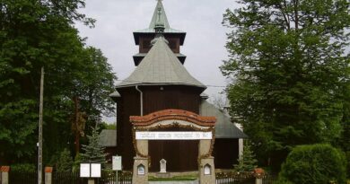 Drewniany kościół w Radoczy